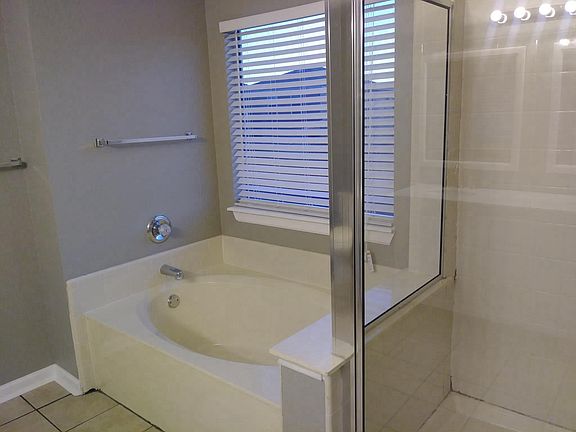 4th image of 8707 Sunview Park