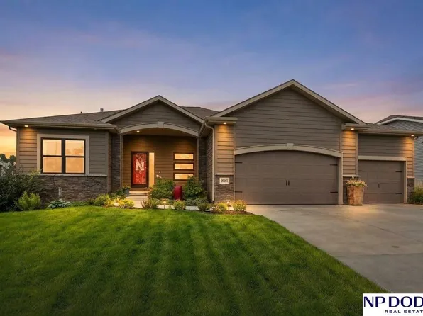 20861 Camelback Ave, Gretna, NE 68028