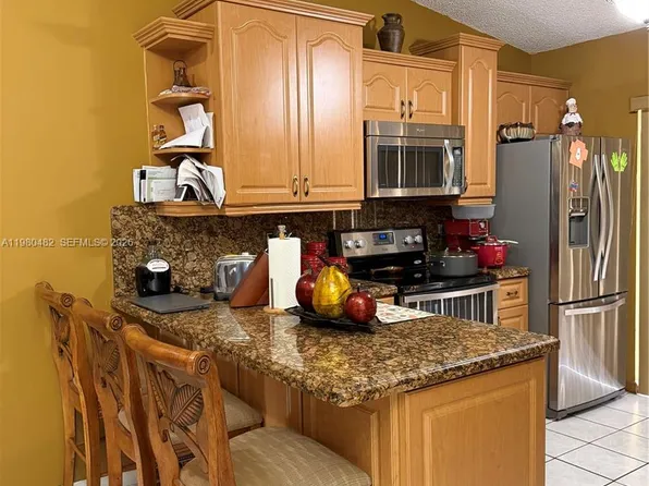 7792 W 29th Way APT 202, Hialeah, FL 33018