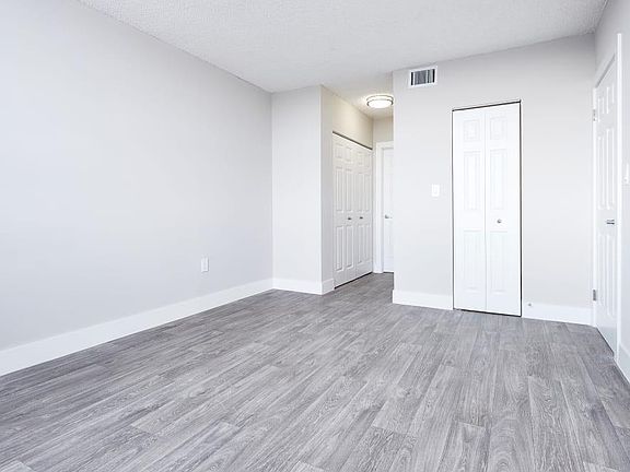 3rd image of 14040 Biscayne Blvd