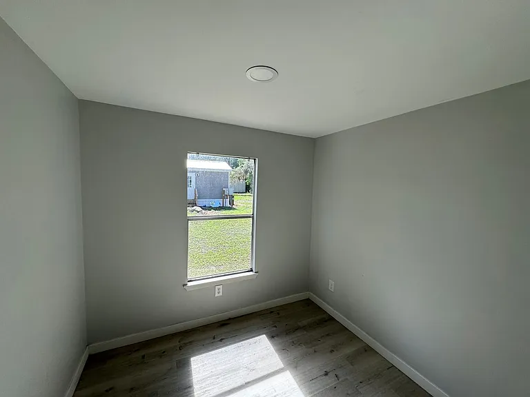 1101 Davis St NE — Photo 4