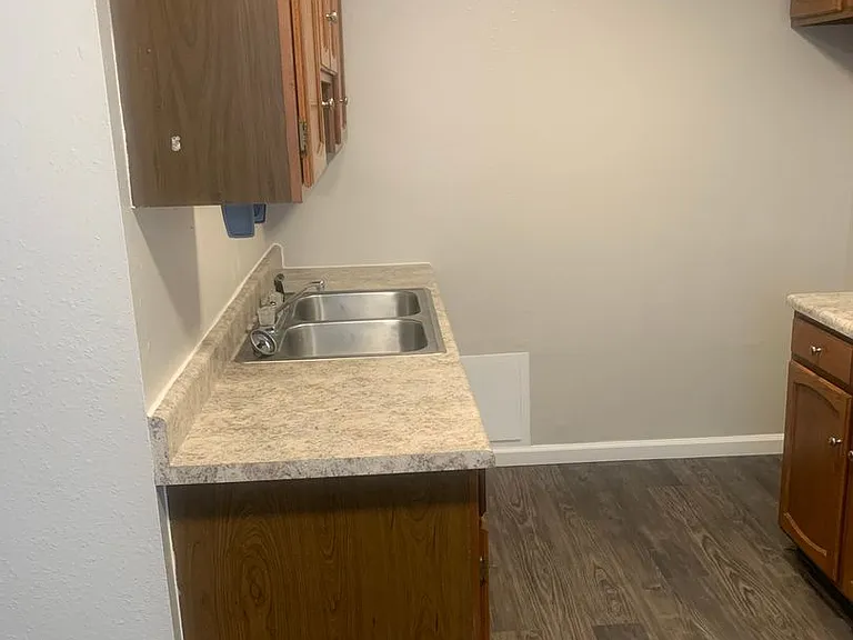 305 Pine St — Photo 3