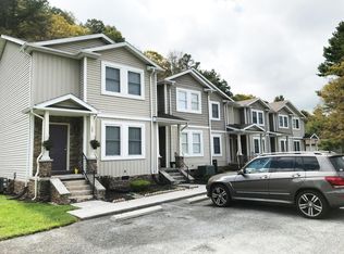 1 Maple Acres Rd, Bluefield, WV 24701