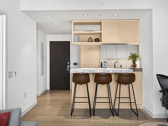 5th image of 252 South St #64G