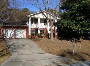 800 Huntingdon Dr, Jonesboro, GA 30236