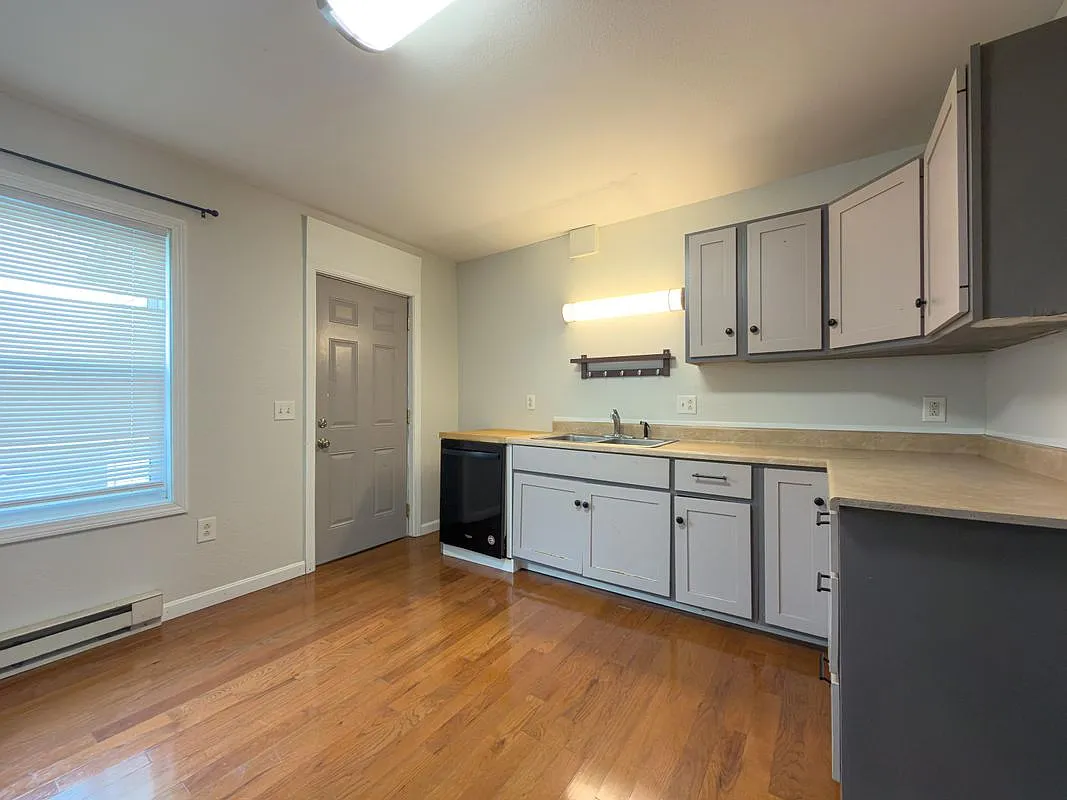 2 bed, 1.0 bath, 774 sqft, $1,700 — Photo 4