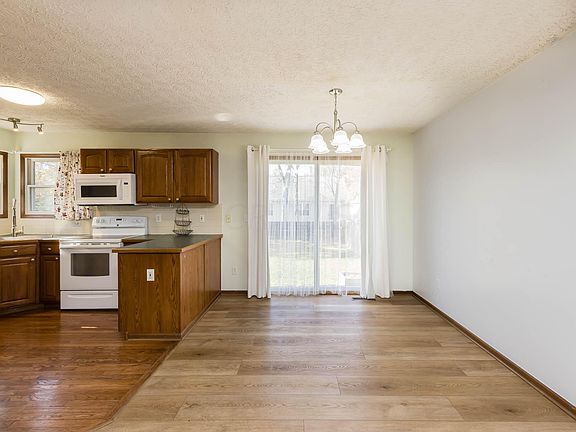 5th image of 1907 Winding Hollow Dr