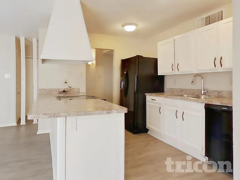332 Rockcrest Dr — Photo 4