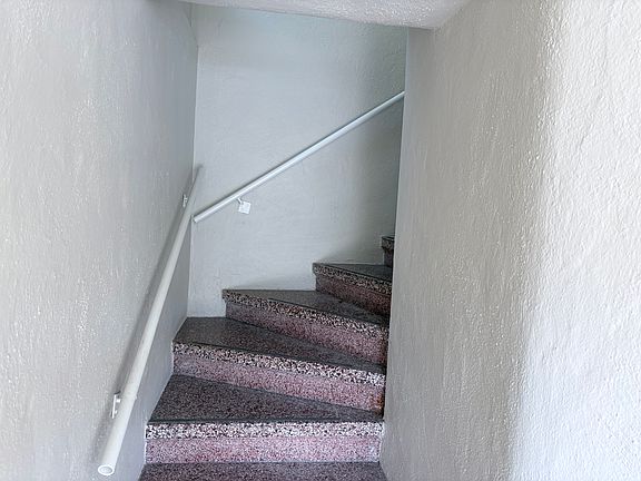 5th image of 802 Circle Ct