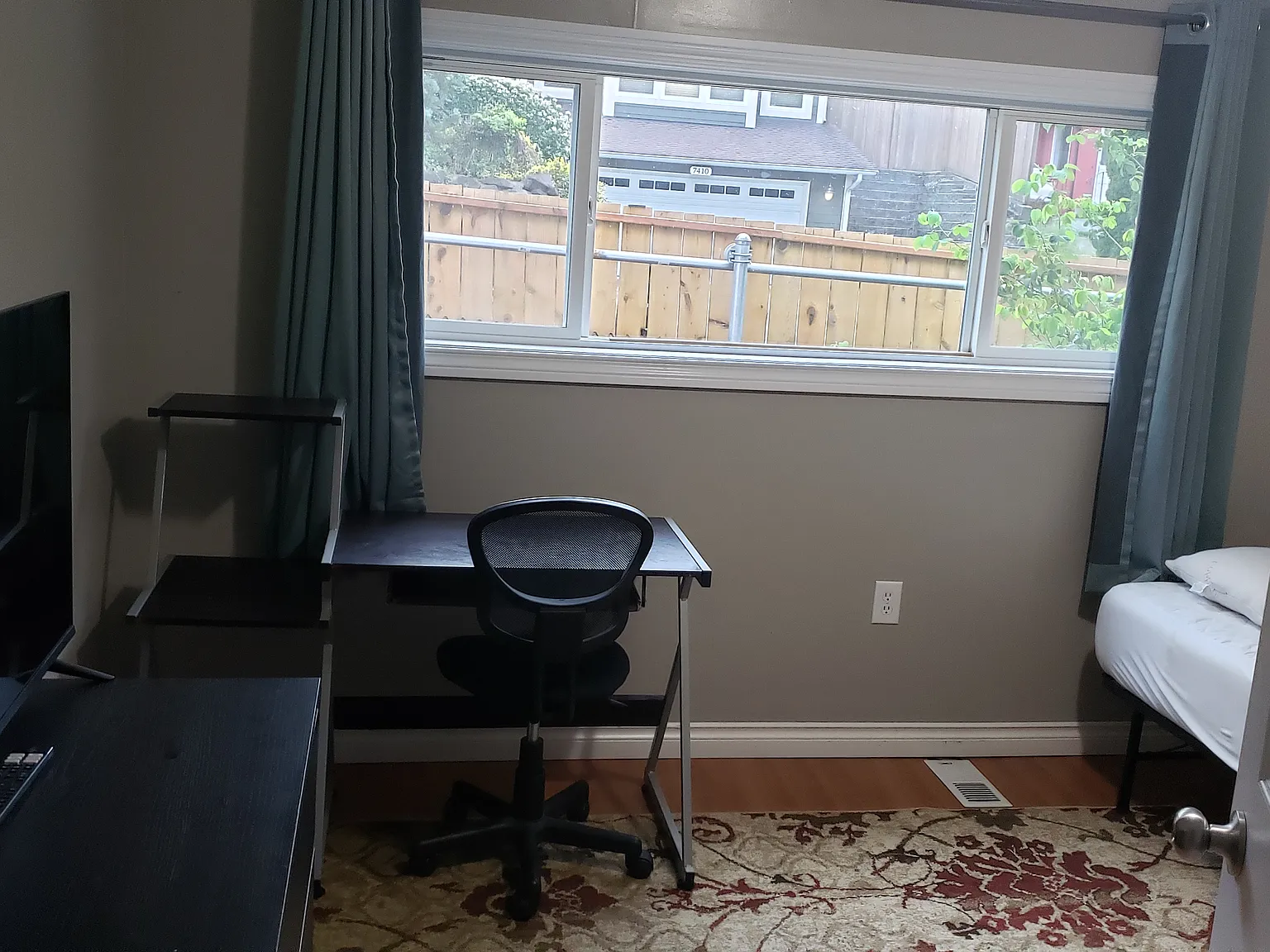 3 bed, $800 — Photo 2
