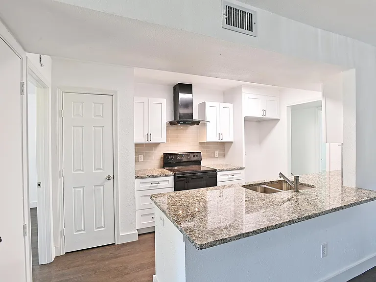 2227 Newbury Dr — Photo 4