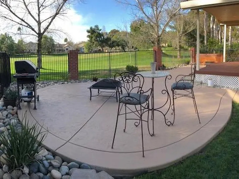 2422 Pinehurst Ct — Photo 8