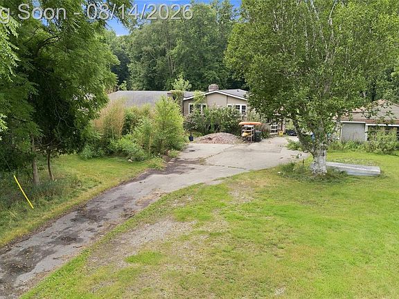2nd image of 301 Willow Ln