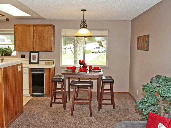 4th image of 505 N Mitchell Ct