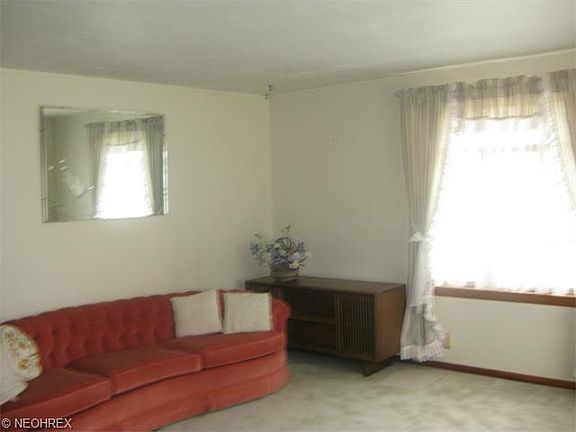 5th image of 867 Brookdale Ave