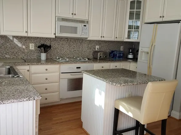 18 Keiths Ln, Alexandria, VA 22314