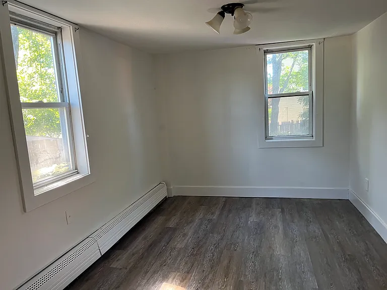 13 Albro Ave — Photo 4