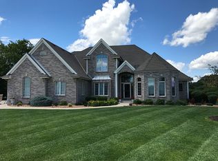 963 Hidden Creek Ct, Pewaukee, WI 53072