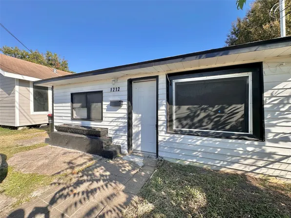 1212 Pine St, Baytown, TX 77520