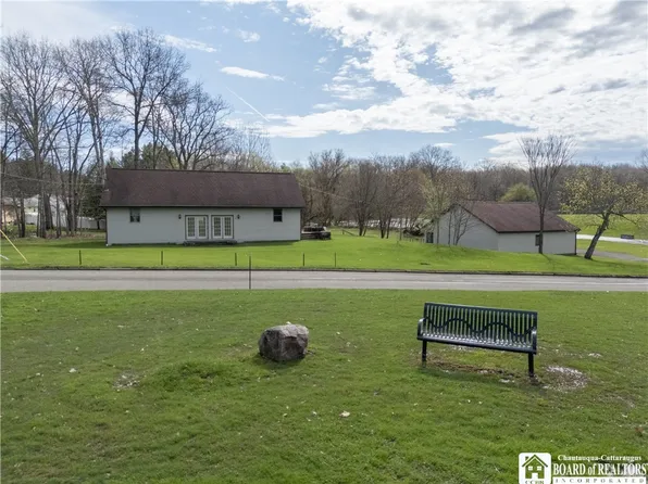 31 Hughes St, Jamestown, NY 14701