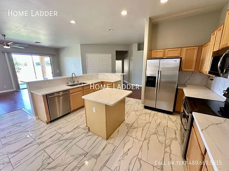 244 W Merrill Ave — Photo 4