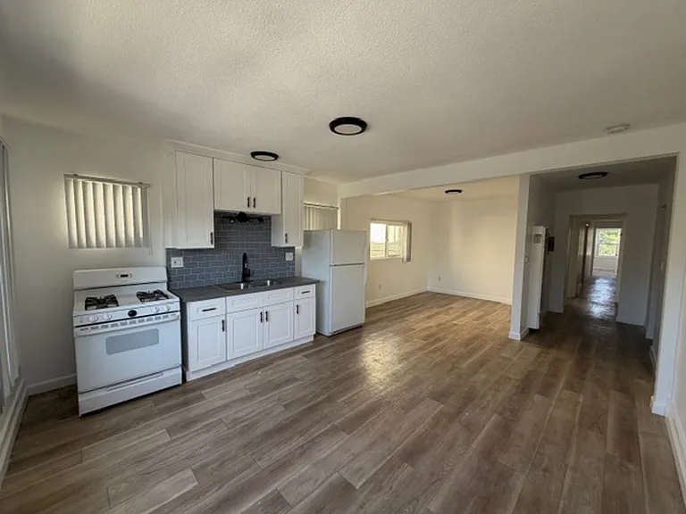 4705 Willowbrook Ave — Photo 50