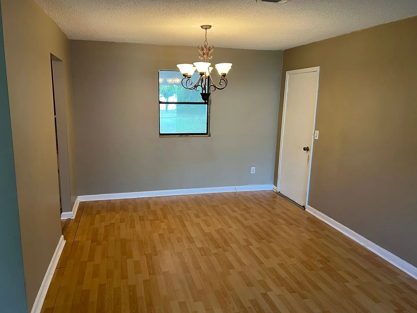 203 Courtney Place — Photo 4