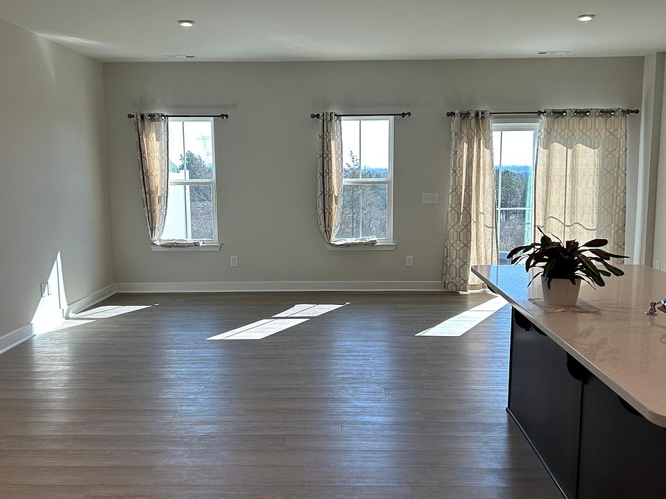 1st image of 218 Pryor Dr