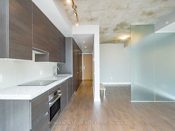 5th image of 629 King St W #818
