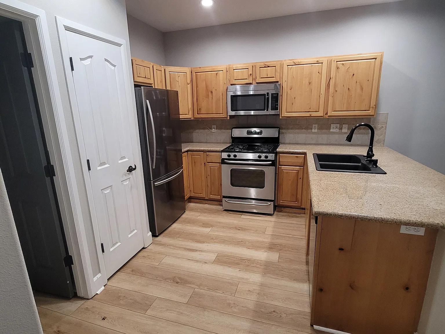 3 bed, 2.5 bath, 1342 sqft, $2,000 — Photo 3