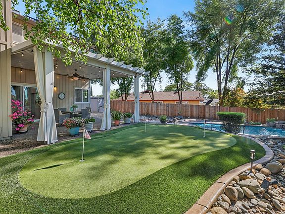 4th image of 2560 Solano Rd