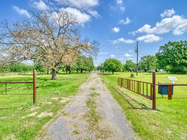 5085 Highway 75 S, Madisonville, TX 77864