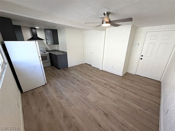 4th image of 2030 Sunrise Ave #8