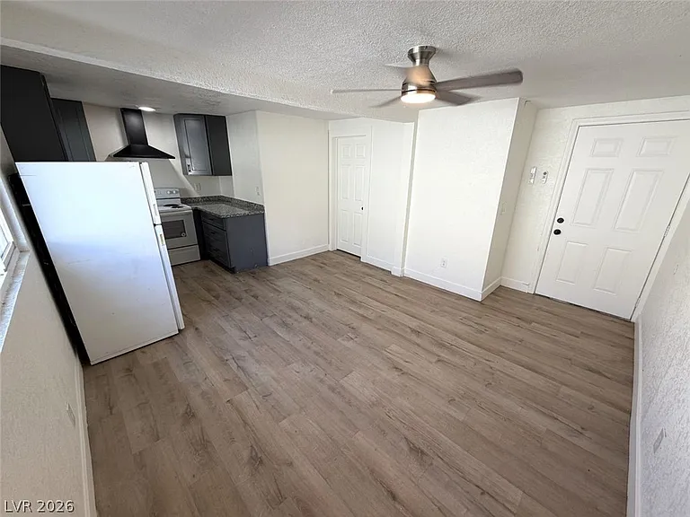 2030 Sunrise Ave #8 — Photo 4