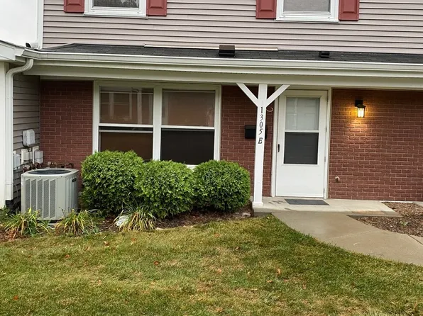 1305 Kingsbury Dr Unit E, Hanover Park, IL 60133