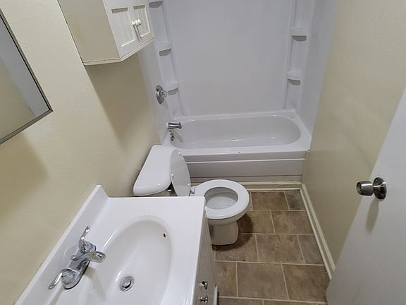 4th image of 2702 S Berwick Ave