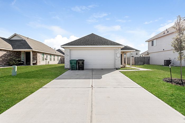 1st image of 8714 W Oaks Dr