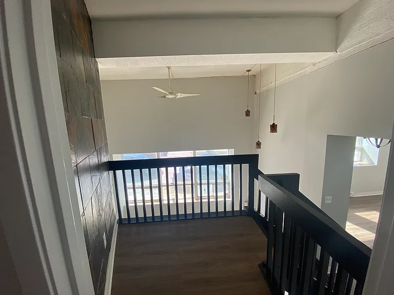 430 Adelaide St N — Photo 22