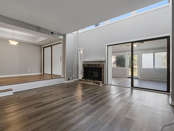 4th image of 22 Royalgate Dr