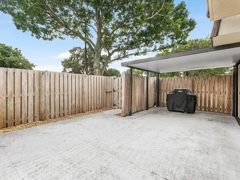 1024 10th Ln — Photo 17