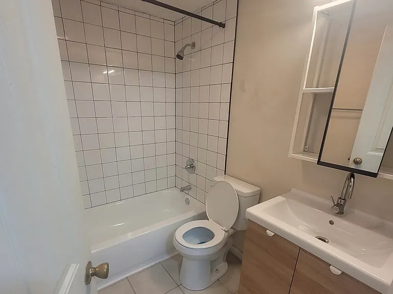 815 N Pleasant St #C — Photo 3