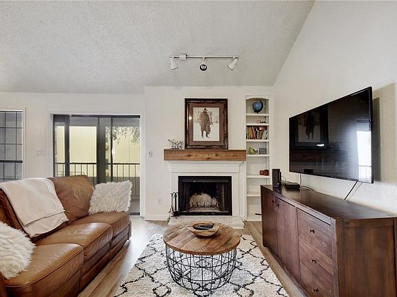 2nd image of 1202 Thorpe Ln APT 404