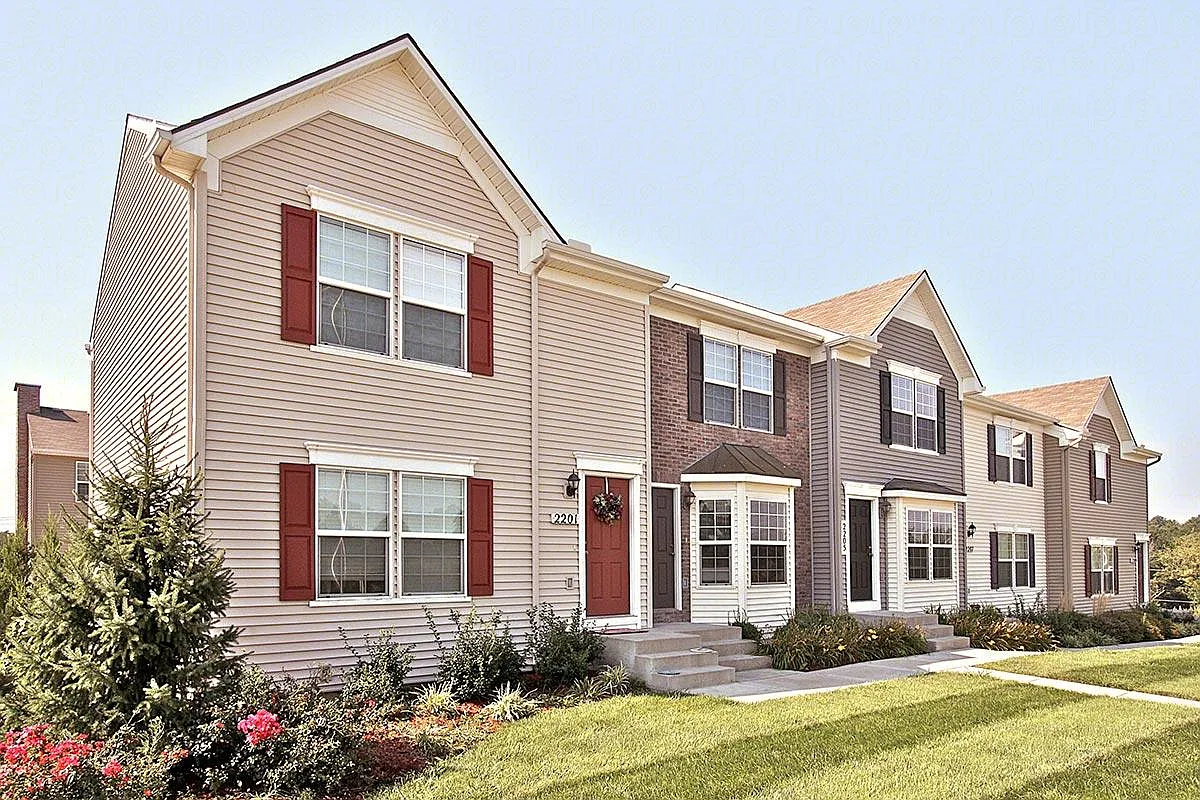 Parkway Oaks Townhomes and Duplexes — Photo 4
