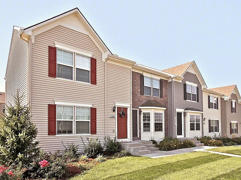 Parkway Oaks Townhomes and Duplexes — Photo 4