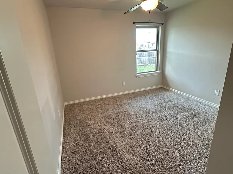 1723 Logans Way — Photo 13