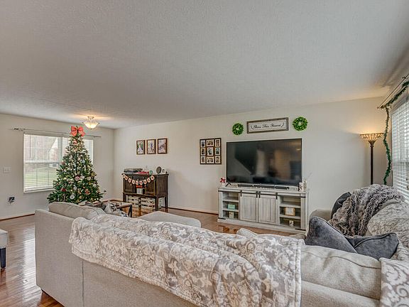 3rd image of 2744 Pebble Creek Way