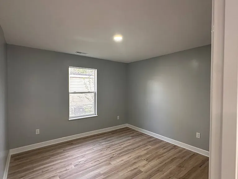 1107 E Mulberry St — Photo 13