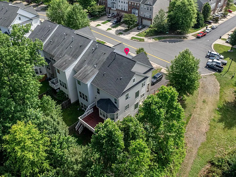 74 Pike Pl — Photo 4