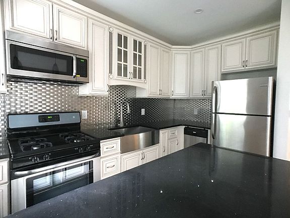 5th image of 320 E 30th St #2