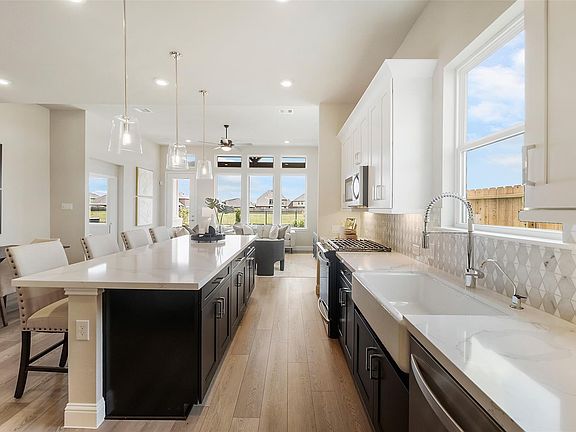 3rd image of 2347 Birch View Ln